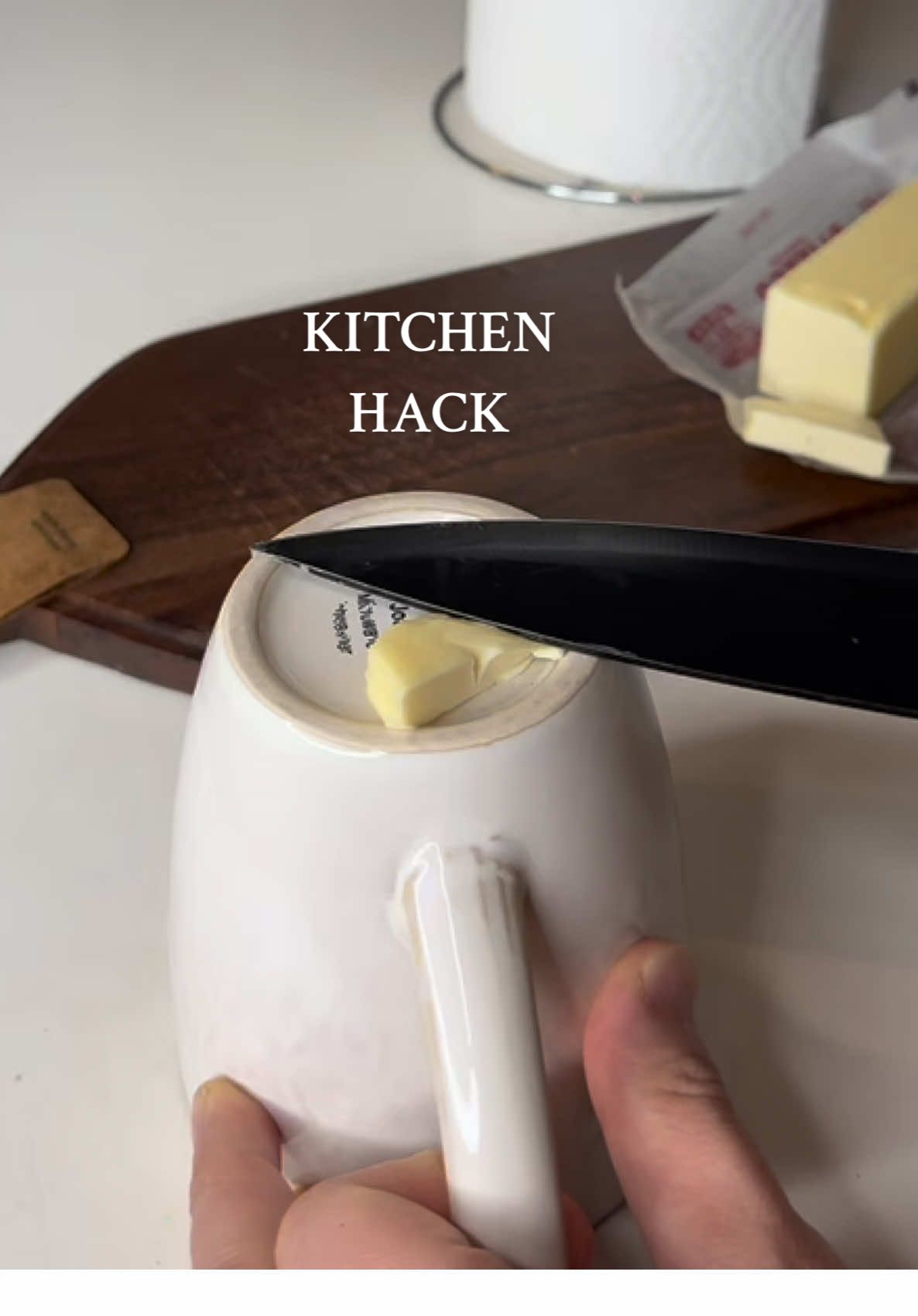 kitchen hack to see if it's sharp or just a flop! Stay tuned for the results. #KitchenHacks #LifeHacks #knife #savemoney #tipsandtricks