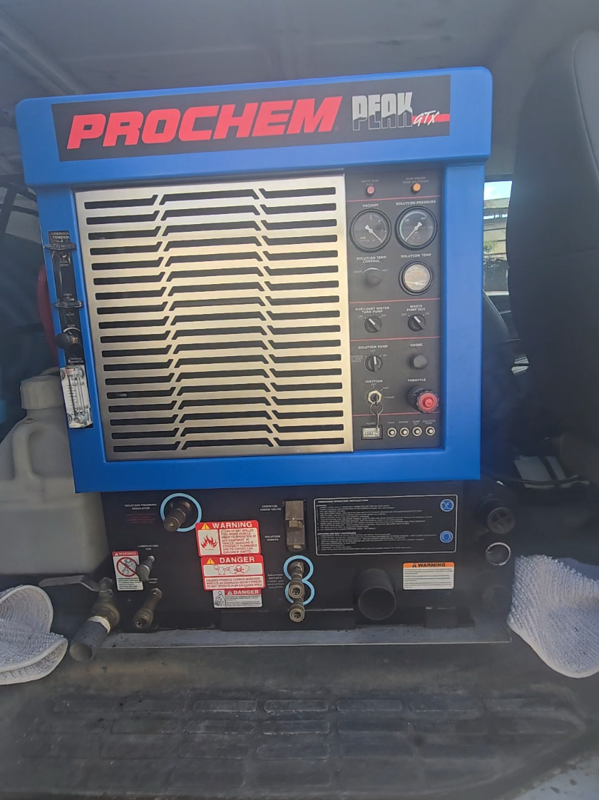 carpet cleaning equipment in a $200 express van... #carpet #cleanitup #Hawaii #sweetaf #towlife #towdat #scrap 
