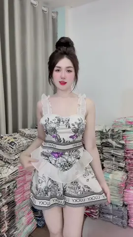 Set nịnh dáng quá nè 😘 #hồngnhunghana  