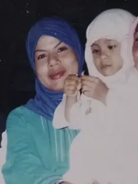 pah...  sebelumnya terimakasih banyak yaa sudah melukiskan kenangan masa kecilku dengan sangat indah. Walaupun pada akhirnya aku harus tumbuh remaja dan beranjak dewasa tanpa peranmu dan kasih sayang yang sepenuhnya.  Dirimu ada pah bukan Tuhan yang mengambil tapi perempuan dan anak lain yang berhasil mencurinya. Tidak ada yang aku sesali sungguh, karena aku selalu yakin bahwa semua ini atas izin Allah terjadinya.  Berterimakasih lah pah kepada mamah, karena berkat didikan beliau aku tidak membencimu sama sekali. Jika tanpa ajaran mama mungkin aku sudah sangat tidak menyukai mu atas segala sikap dan perilaku bahkan luka yang telah kau goreskan. Tapi tidak hati kecilku masih mencintai dan menyayangimu. Aku tidak tahu pah kebahagiaan kebahagiaan apa saja yang Allah janjikan ketika aku ditanya maukah aku lahir kedunia menjadi putrimu dan mamah aku mengiyakan. Semoga aku, mamah, dan papah selalu bahagia yaa, sehat, sejahtera dan selamat dunia akhirat