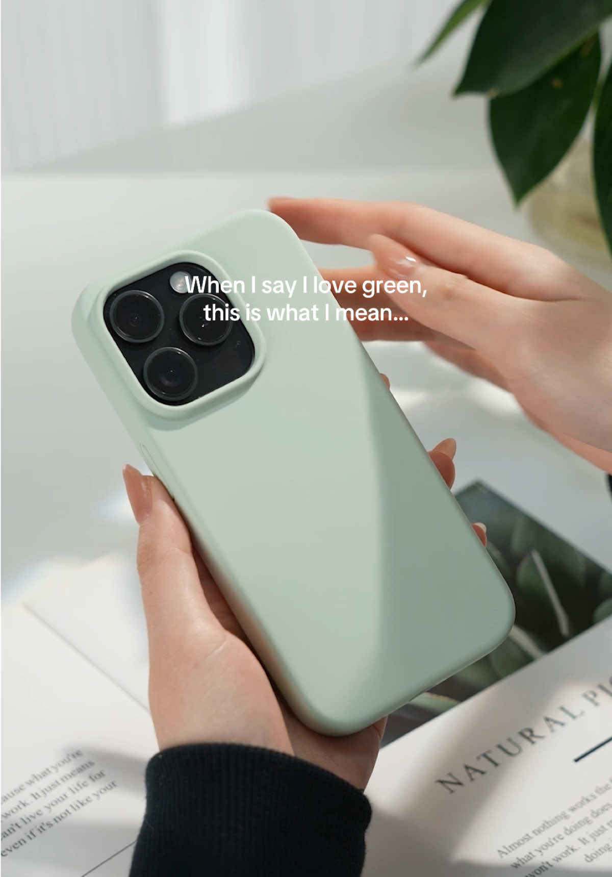 Tag your green-obsessed bestie.👇🏻 #ornarto #ornartophonecase #phoneaccessories #phonecase #bestphonecases #siliconecase #bestgift #tiktokshopfinds #minimalist #outfitinspo #giftideas #greenaesthetic #greenvibes #aesthetic #fyp 