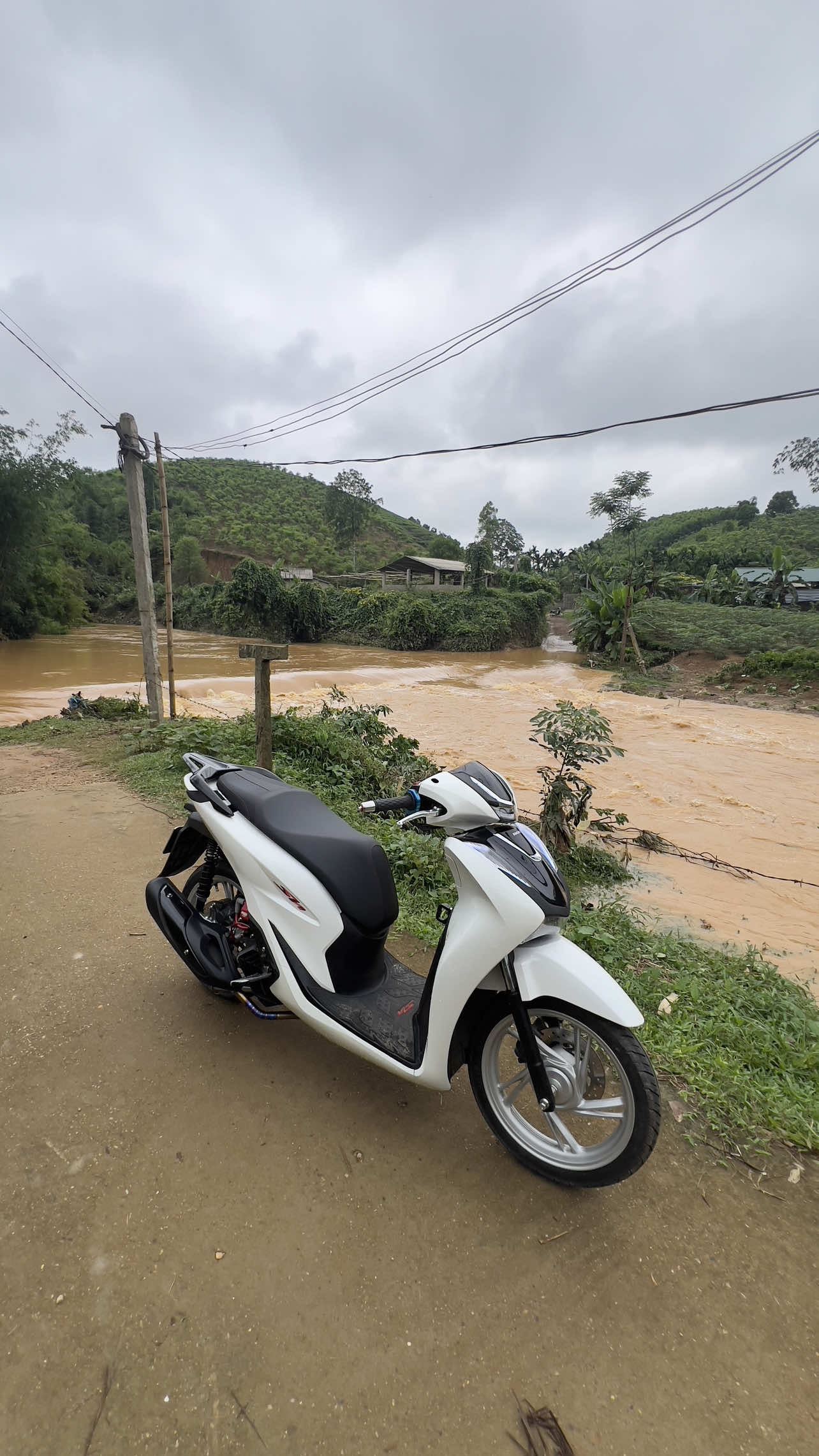 Nhà đi về còn xa quá #sh150i #xuhuong 