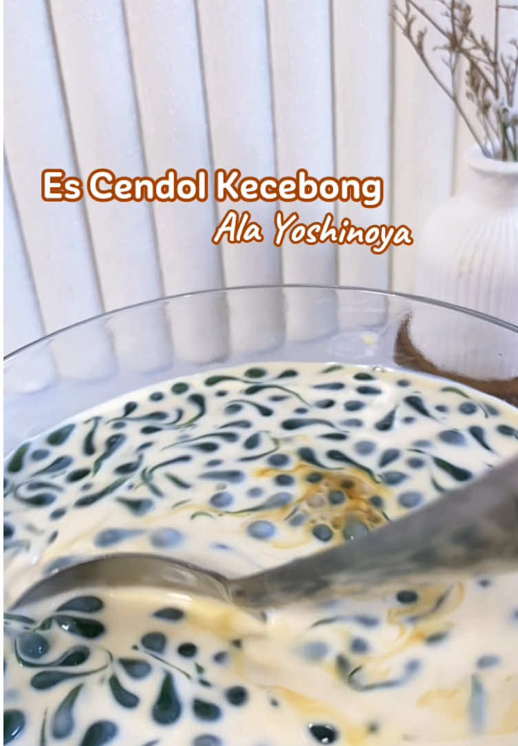 Cendol viral ala yoshinoya, bikin sendiri dapetnya lebih banyak dan hemat 🤭 cendolnya wangi dan teksturnya enak kenyel2 👌🏻 #cendolviral #fyp #cendolkecebong 