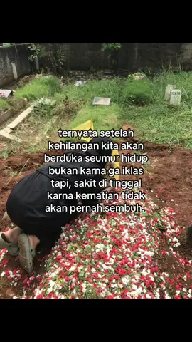tenang tenang di sanah ya cantiku sayangkuu bawelkuu sekarang udah gada yang bawelin aku lgi ketika makan pedes, pulang malam dan main terus,gada yg nyuapin aku lagi ketika gamau makan gada lgi yg nelponin aku terus ketika aku gada kabarin dia tenang tenang di sanah ya sekarang nenek udah ga sakit lagi kn di sanah sering sering datang ke mimpi pika ya nek🥺🥺🫂🫂🤍🤍