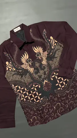 Warnanya cakep bgt buat kulit sawo matang 😭cocok banget 😭suamiku jadi ganteng poll😍😍😍#batik #masbatik #batikmurah #fyp