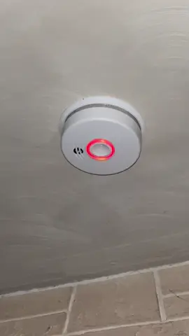 My smoke alarm went off twice tonight 6 hours apart. No smoke and no fire. Scared the crap outta me at 1:00am. I’m nervous to go to sleep cause I’m scared it’s gonna go off again at any second! #kiddesmokealarm #smokedetector #firedetector #alarmgoingoff #flashingredlights 