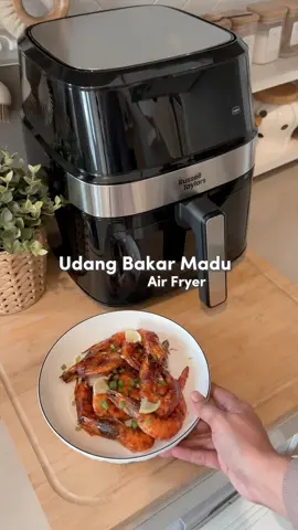 Udang Bakar Madu masak di air Fryer Menu satset cocok banget utk sarapan pagi atau bikin bekal.. Untuk masaknya tanpa minyak jadi lebih sehat karena aq pakai Russell Taylors Z7, 3D Visible Window Digital Air Fryer @Russell Taylors  - Kapasitas besar 6,5 liter - Daya 1000 Watt - 8 Preset menu - 80% rendah minyak dan kalori  - Jendela Transparan bisa memantau tingkat kematangan   #airfryer #russelltaylors #masakansimple #masaksatset #dapurminimalis #dapurestetik #fyp 