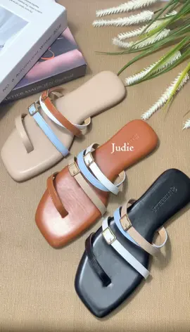 Minimal harus punya tiga warna sandal ini seumur hidup 🥹😍 #sandalwanita #sandal #brandlokal #bluebells #rekomendasisandalwanita #fyp 