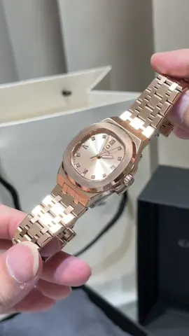 Unboxing chiếc đồng hồ nữ form “pa-tékkk” dây rosegold mặt sundust quá hot hit từ lúc ẻm ra mắt đến nay, ko sang tay qua bắt “đền” emmmm😗😍🥰😝 #donghocarnival #carnival #donghonu #donghonam #donghodoi #donghocap #donghocouple #donghonhacoco #carnival8160l #carnival8160g #carnival8160