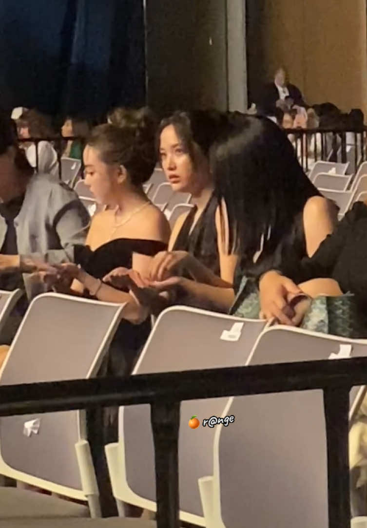 >> ความใส่ใจนี้ของพี่ฟรีน น้องเมอร์แบมือเกือบเก้อเลย 🙂‍↔️ #KazzAwards2025xFreenBecky #srchafreen #beckysangels #FreenBecky #ฟรีนเบค