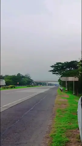 @_anggaxputra_ #oleng_parah #trukoleng #tol #km173 #trukmaniaindonesia 