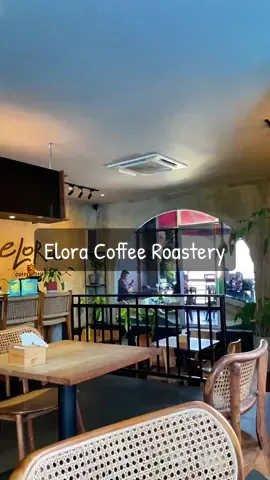 ✨ Elora Coffee Eastery - Batam 📍 Komplek Ruko Palm Spring, Jl. Laksamana Bintan, Taman Baloi, Batam (Lantai 2) 💸 Harga mulai dari Rp 25.000 - Rp 50.000 🕗 Jam Operasional :  * Senin – Kamis: 11.00 – 22.00 * Jumat – Sabtu: 11.00 – 00.00 * Minggu: 14.00 – 00.00 📌 Suasana yang nyaman, cita rasa kopi yang berkualitas, dan pelayanan yang konsisten☕️ 📌 Area indoor full AC, dan ada juga area outdoor untuk smoking area AC dan Non AC di balkon❄️ 📌 Bisa juga jadi tempat belajar barista, keren gak tuh?🙇🏻‍♀️📚 #eloracoffeeroastery #caffebatam #coffeebatam #batamtiktok #batamhits #batampunyacerita 