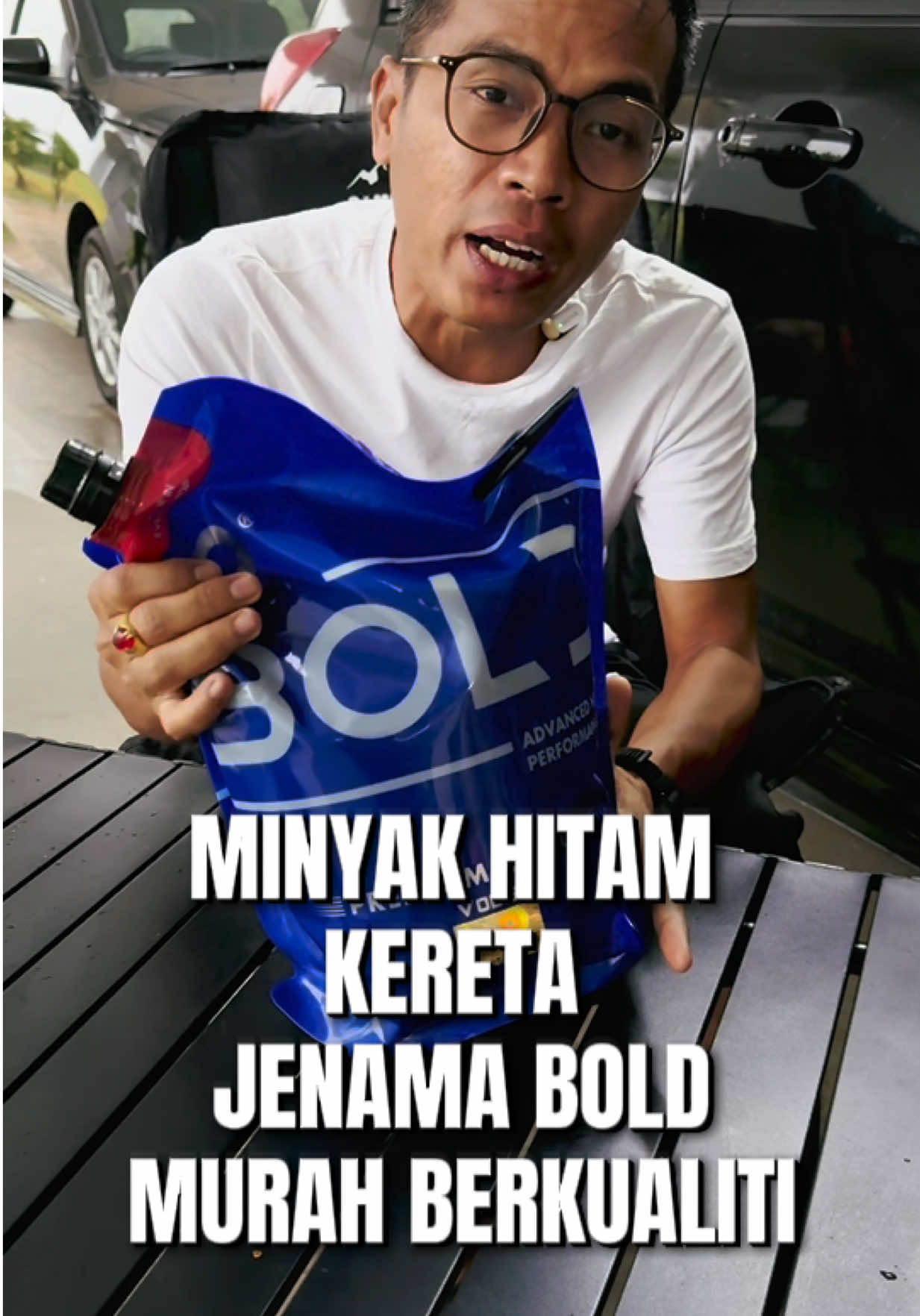 Minyak hitam atau minyak enjin jenama Bold yang murah tapi berkualiti . Enjin kereta lebih lancar dan senyap bila menggunakan minyak hitam jenama ini. Aku dah pakai hampir 2 tahun menggunakan minyak hitam pada kereta aku yang berusia 18 tahun . #minyakbold #minyakenjinbold #minyakenjin #minyakboldmalaysia #MinyakEnjin   #MinyakEnjinKereta   #EngineOil   #CarEngineOil   #PenjagaanEnjin   #ServisKereta #TukarMinyakEnjin   #OilChange