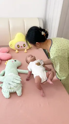 Gối ôm ru bé ngủ chống giật mình