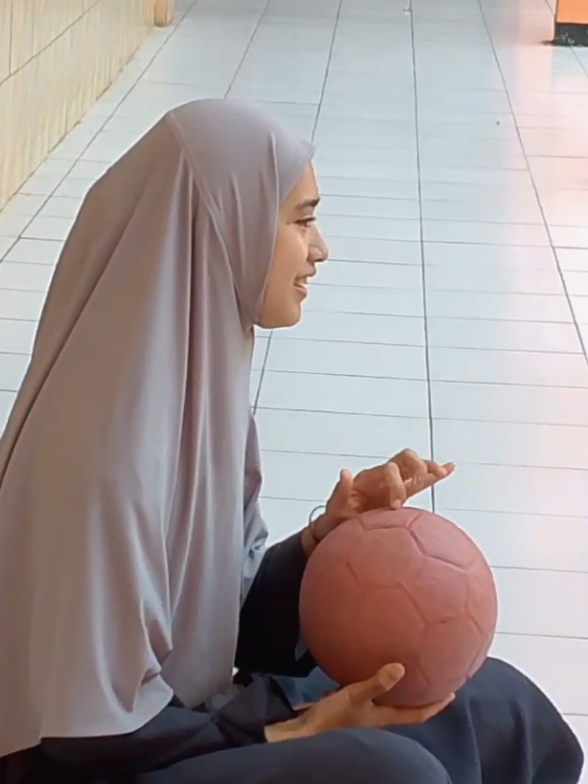 Temen-temen seusianya udah pada punya anak manusia ini masih merasa bahwa diri nya masih anak²😭😭😭😭😭#masyaallahtabarakkallah#arabicsong#arabicsong#zxycba 