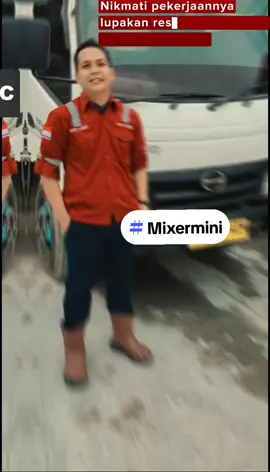 (C) Truckmixer Driver 😎⛑️ #transport  #truckdriver  #safetydriving  #truckmaniaindonesia  #alhamdulillah  #capten  #teruslahbermanfaatutkbanyakorang  #menunduklah  @safetyfirstindonesia 