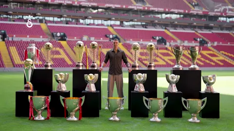 Bu bir veda değil, yepyeni başlangıçlara… 💛❤️ #Galatasaray 