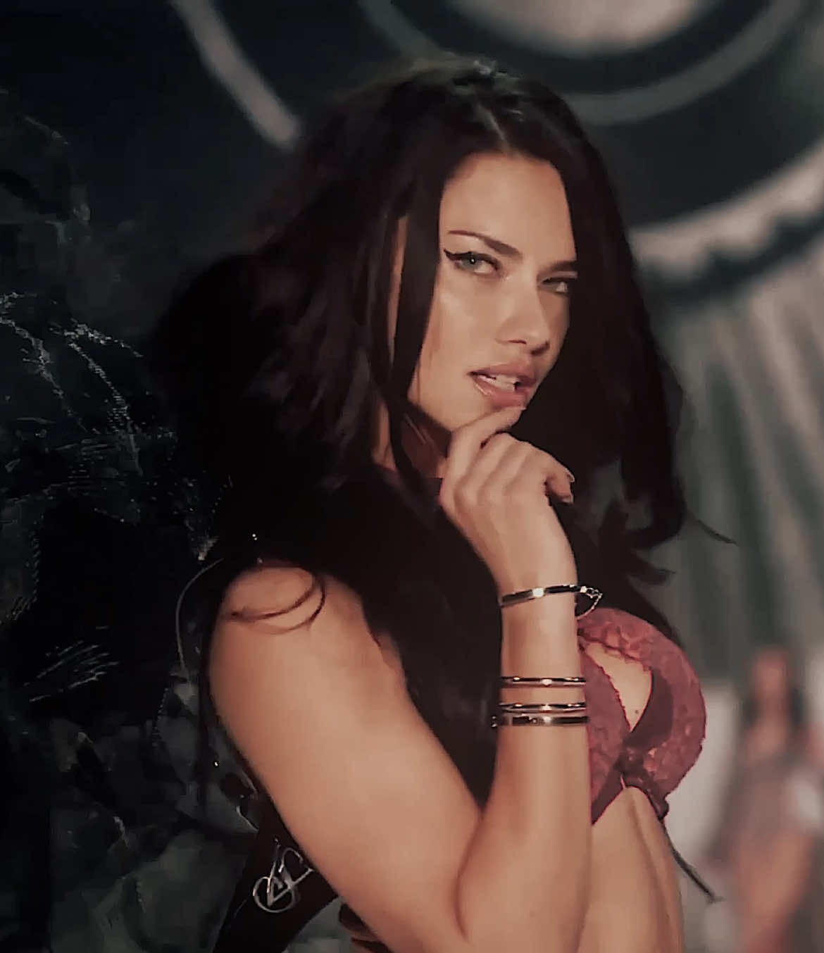 adriana always delivering charisma #victoriassecretfashionshow #vs #model #fyy #paratii 