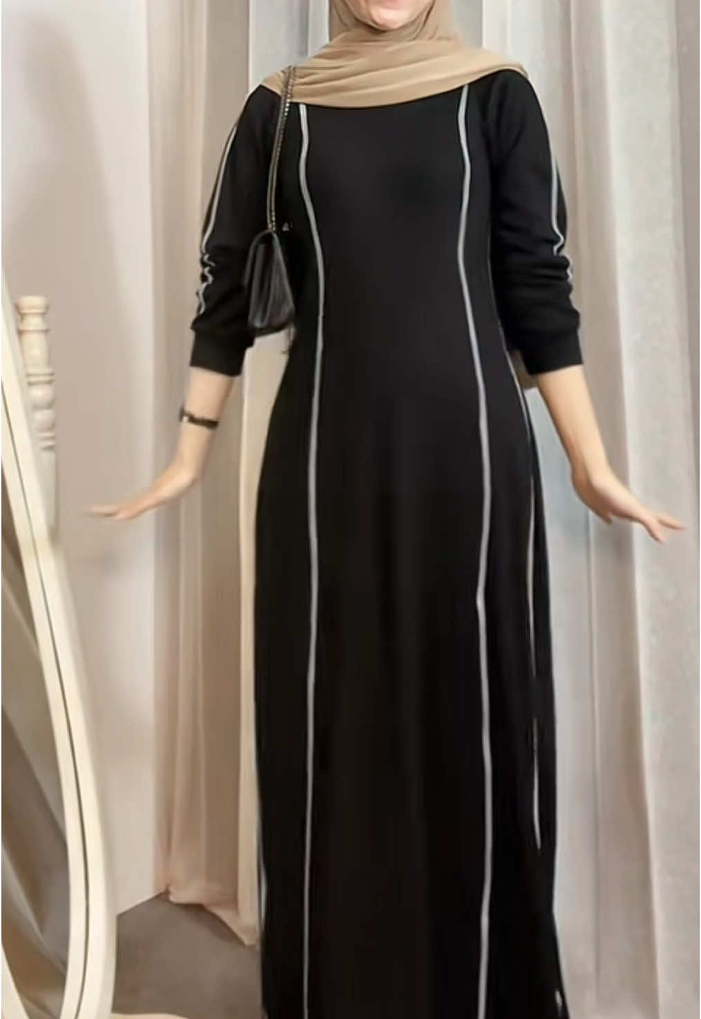 apalagi outfitnya cantik kaya gini pakai lenna dress 🥰 #promomakangajian #creatorsearchinsights #outfitinspo #outfitideas #dress 