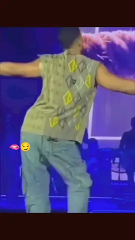 okey, pero Romeo bailando 🫦🤤😏🙈 #romeosantos #foryoupage #pfypシ #creatorsearchinsights #pov #music #bachata #bambole #estadosparawhatsapp #fyp  #aventura @Aventura 