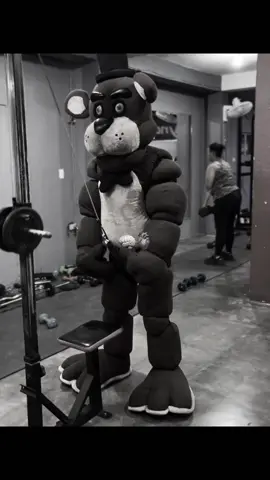 Muy fuerte #cosplay #cosplayer #freddy #fnaf #pizza #gym #GymTok 