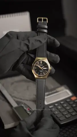 Elegan, fungsional, siap tampil beda. Casio MTP-E735GL-1A, gaya klasik yang tak lekang oleh waktu. #CasioIndonesia #CasioOriginal #JamTanganPria #EleganStyle #CasioMTP #WatchStyle #StylePria #OOTDPria 