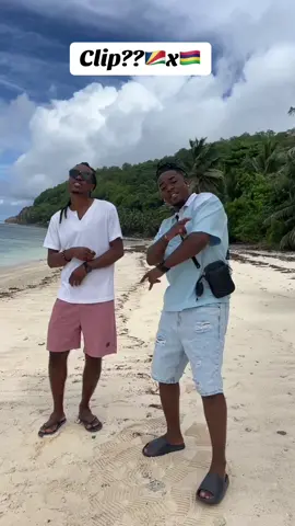 Les mon tir ou portre 📸#seychellestiktok🇸🇨 #lyonsquad🇲🇺🔥 #tiktokmauritius🇲🇺 #fyp #donovanbts @Dareal Thing Official @UNDERRATED STUDIO @lyonsquad🦁 #cusmun 