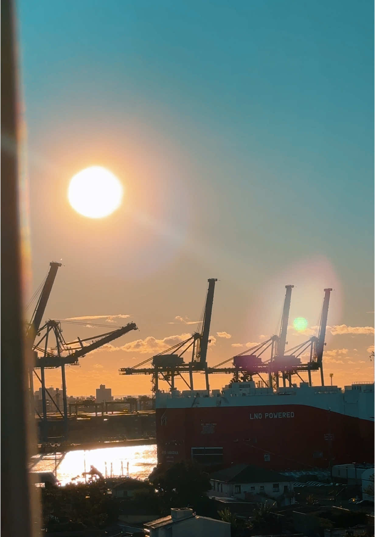 Booom diazãoooo! 😍🤍 #bomdia #agradecer #filtro #fe #portoitajai #navio #byd #nascerdosol #sol #amanhecer #frio 
