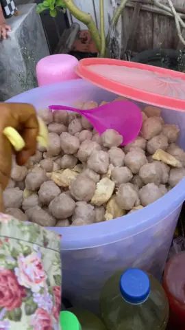 Ada juga yang langganan Yu Wici gak gaiz karna jamunya murah dan pentolnya enak banget biasanya OTR setiap hari di tempat” tertentu yang ada di Pamekasan #jamuenakpamekasan#jamukeliling#pentopentolkeliling#pamekasan#kulinerpamekasan#fyp#fypシ゚#fypage 