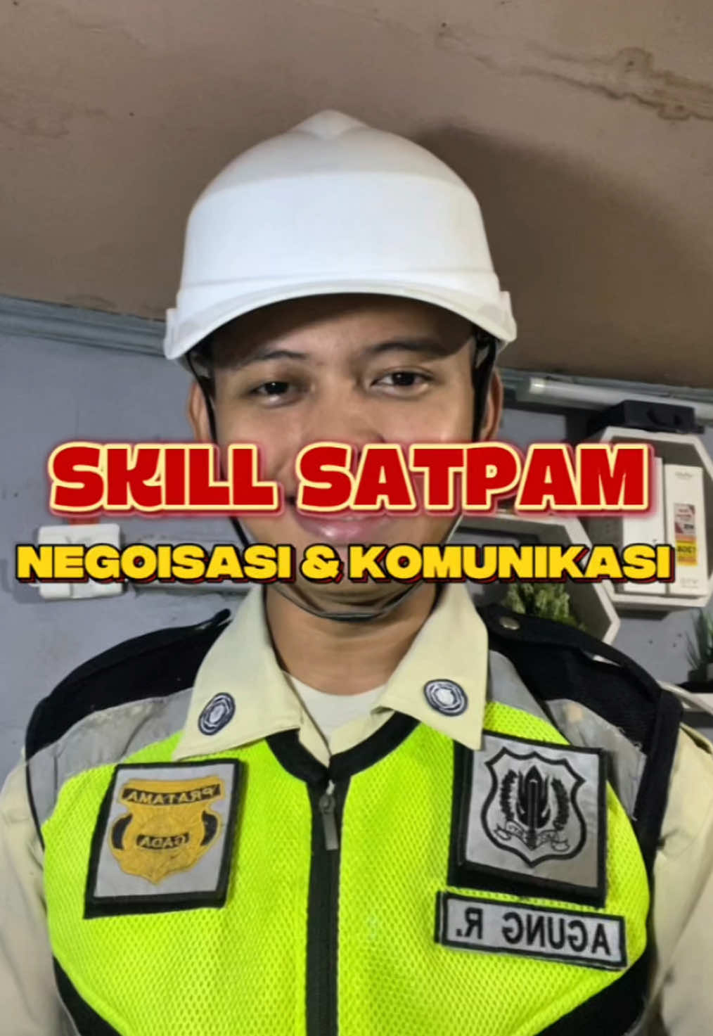 NEGOISASI & KOMUNIKASI adalah skill satpam yang selalu digunakan dalam bertugas. Karna satpam sering diberhadapan dengan tamu, pelanggan dan pimpinan Jadi untuk kamu yg ingin jadi satpam jangan lupa diasah skill negoisasi  dan komunikasinya ya biar lebih profesional . #satpam #satpamviral #interview #gadapratama #banggajadisatpam 