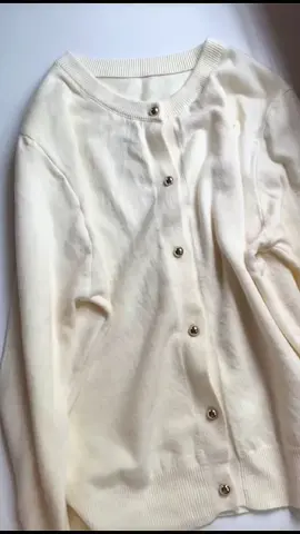 เสื้อคลุมคาร์ดิแกนคอกลม แต่งกระดุมทอง เนื้อผ้ายืด ผ้าลื่น นุ่ม #เสื้อคาร์ดิแกน #cardigan #เสื้อแขนยาว #เสื้อผ้าผู้หญิง #เสื้อผ้าแฟชั่น 