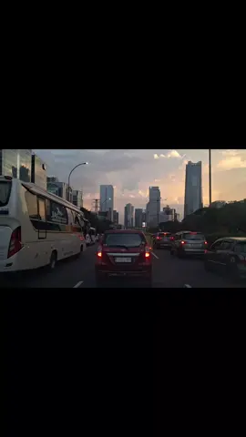 Kau tercipta bukan untukku -  Obbie Messakh 