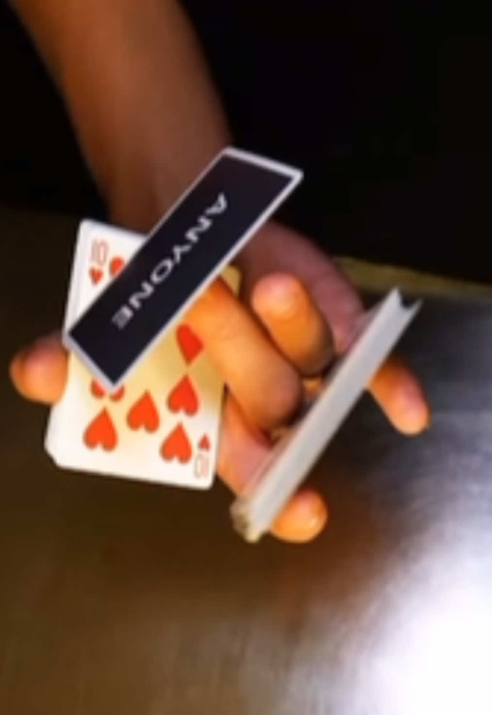 One-hand Cardistry is my favorite (Cardistry by davide) #cardistry #magic #fyp 