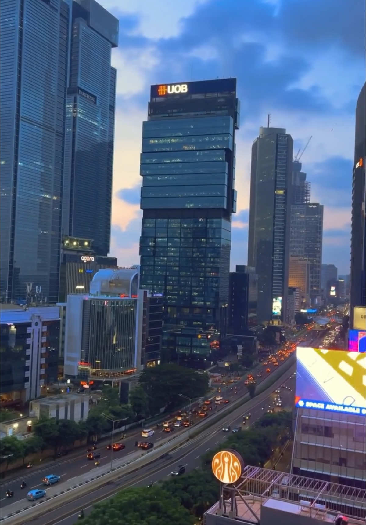 #جاكرتا #اندونيسيا #jakarta #indonesia #puncak #explore #fyp #jakartacityscape #citylights #اكسبلور #tiktoktravel #citylife 
