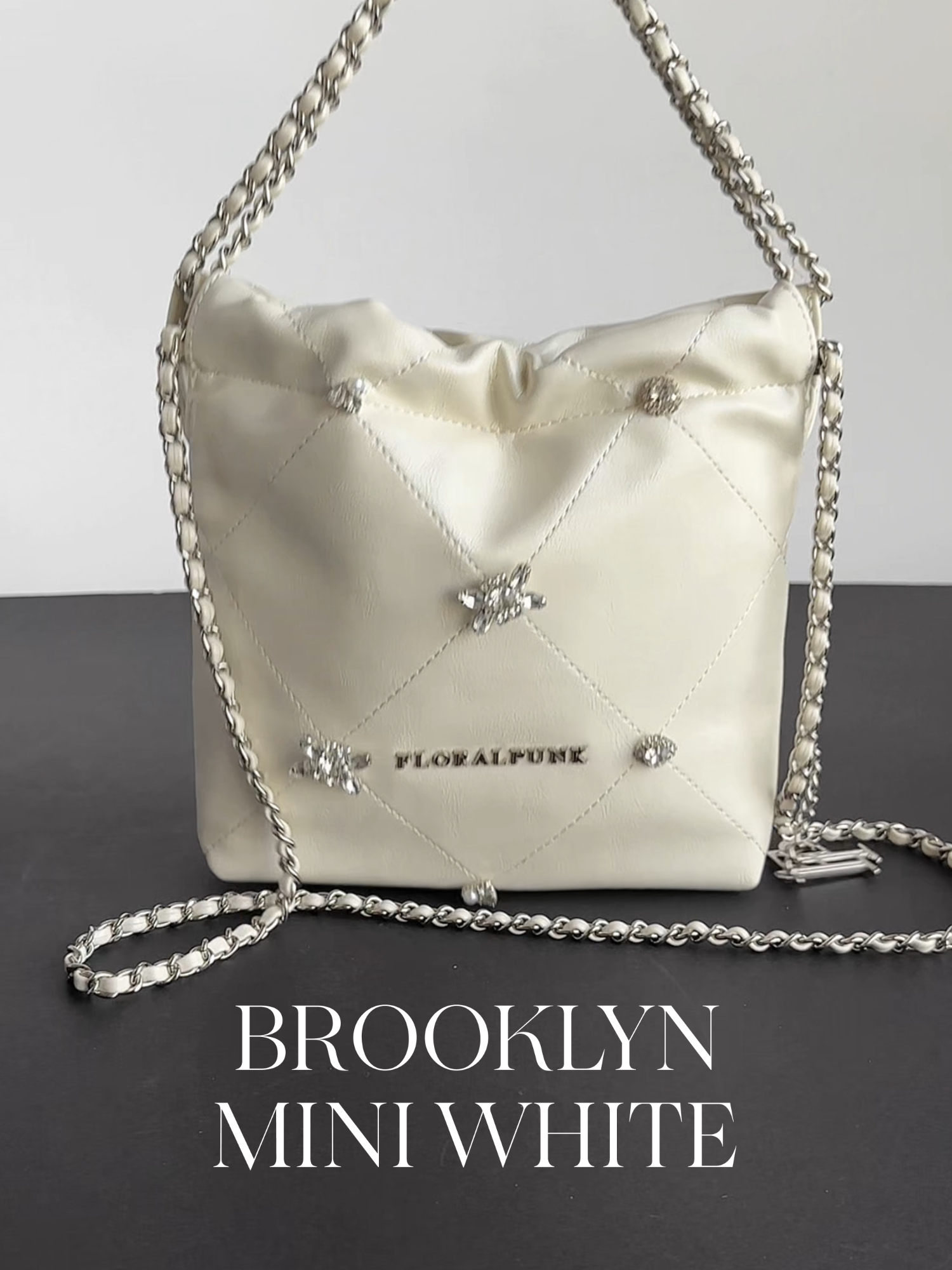 Brooklyn Mini White với thiết kế nhỏ xinh cực kỳ phù hợp cho những buổi hẹn hò gọn gàng #floralpunk #tuixach #womenbag #fyp