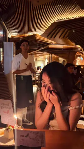 aaaa i can’t stop smiling🤍🤍 #birthdaydinner #birthdaysurprise #rayjinbali 
