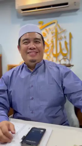 Sudah lama tak luangkan masa istimewa berdua?  Bila kali terakhir genggaman tangan pasangan terasa penuh makna?  Bukan sebab nak lintas jalan, tapi kerana rindu dan sayang yang tak terucap? 🥰 Inilah masanya untuk cipta kenangan manis bersama: 🌹 Sambutan Hari Suami Isteri 2025 🌹 📅 31 Mei 2025 (Sabtu) 📍 Dataran & Dewan Majlis Daerah Tanah Merah ⏰ 8.00 pagi – 1.45 tengah hari Ada Bicara Cinta bersama Ustaz Muhamad Al-Amin pukul 10.15 pagi - 11.35 pagi 💘 Ada Sukaneka Suami Isteri, Dikir Barat, Silat, Taman Hiburan Anak-anak… Dan yaaa, 400 pasangan terawal akan dapat MUG COUPLE eksklusif! ☕ 💌 Pameran, photoprint PERCUMA, dan cabutan bertuah pun ada! 💬 Suami-suami, bawalah isteri tercinta ke sini. Isteri-isteri, ajak suami datang sama-sama bina cinta sampai syurga. Pasangan muda, pasangan veteran, semua dialu-alukan! 📲 Daftar cepat-cepat!  FREE masuk! Tapi tempat terhad ya. . Tenang-tenang sajalah. . . . . . #tenangtenangsajalah #happiness #selflove #motivation #positivemindset #entrepreneurlife #successquotes #motivationalquotes #ustazamin #ustazaminoffical #ustazaminquote