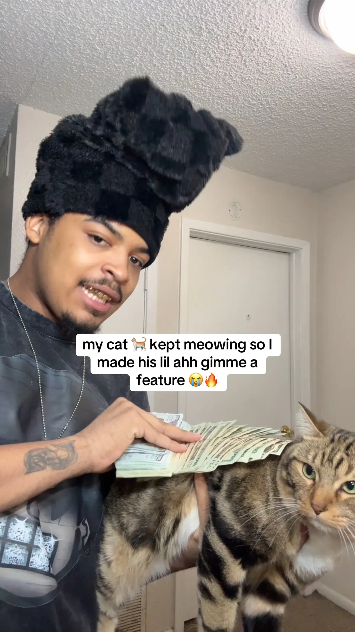 finna pay him in meow mix 😂 #fyf #plaqueboymax #d6andz #cats #jerk #chicago #babytron #liveperformance 