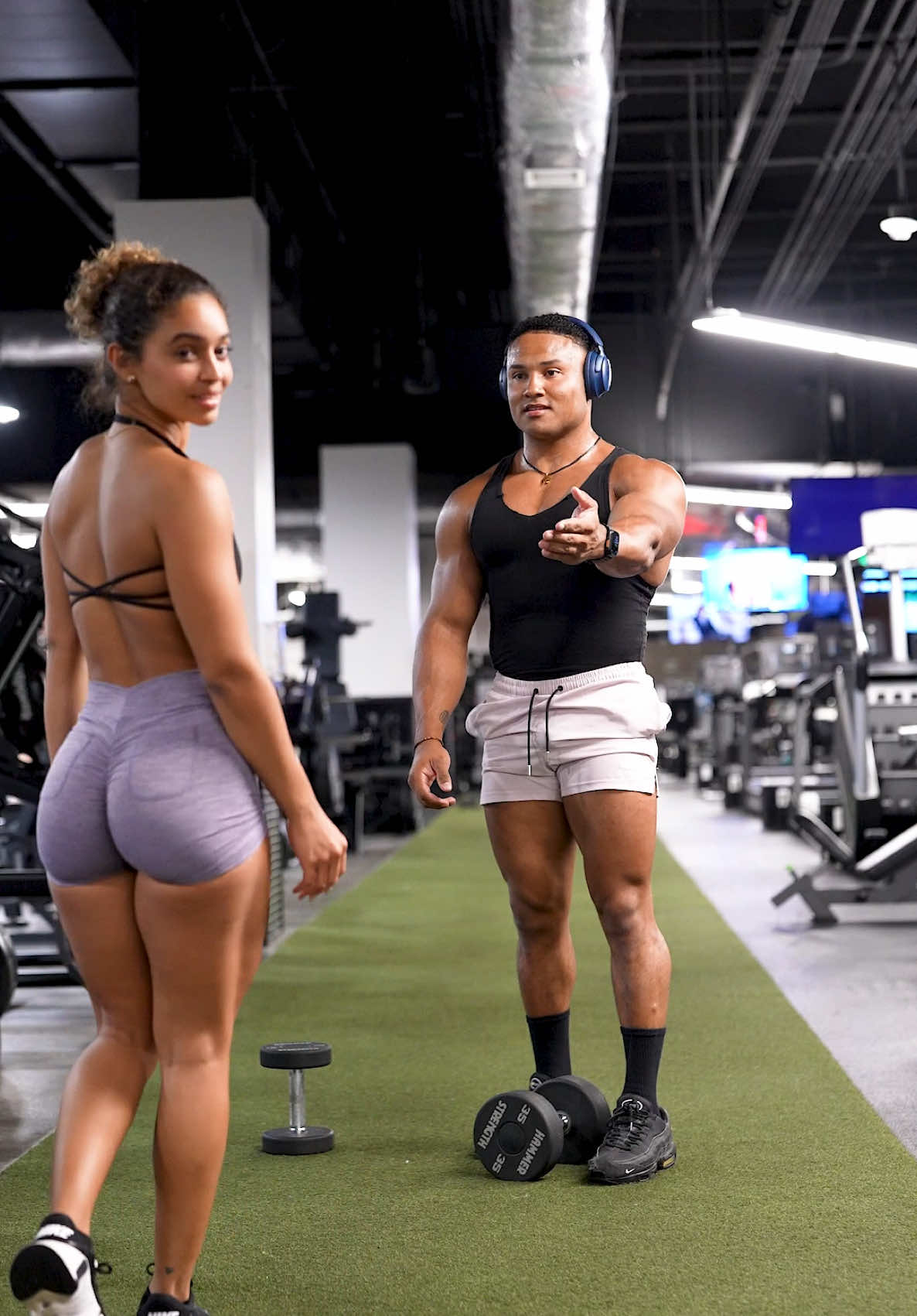 If you walk into my video you gotta workout with me  “Full Body workout” Save this to try and send it to who to try with.  @Nessa🧜🏼‍♀️  Workout: 3 Sets of each 12 reps each movement for each set 60-90 sec breaks Let’s build together 💪🏽 #fullbodyworkouts #fullbody #workoutmotivation #workoutroutine #partnerworkout 