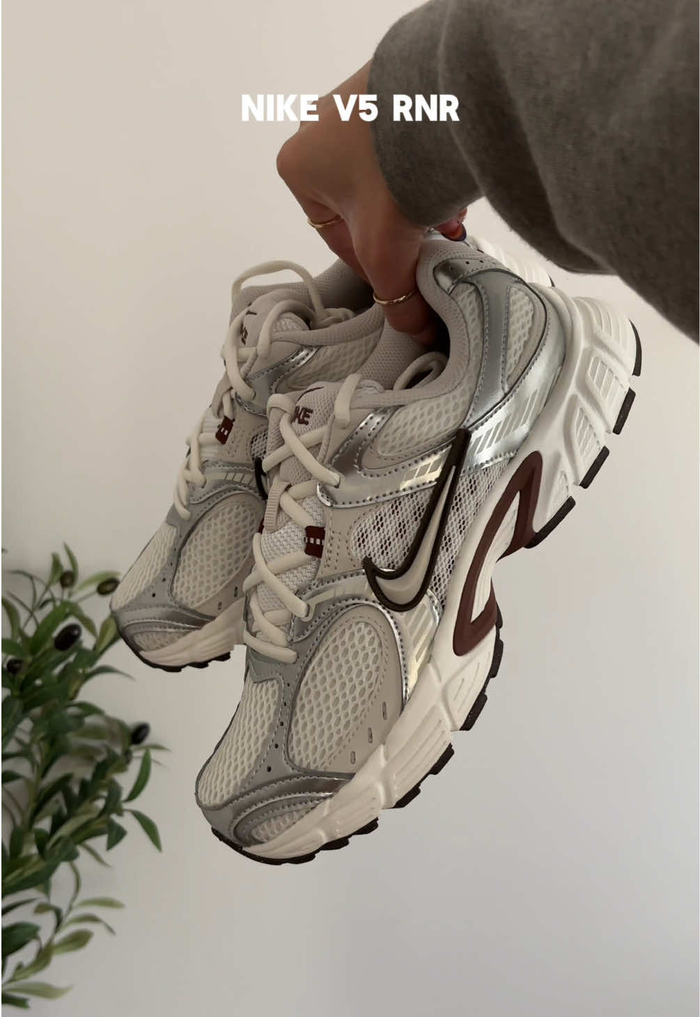 Unboxing one of @Nike’s newest models - the V5 RNR 🤎 #nikev5rnr #nikesneaker #nikeunboxing #summersneaker 