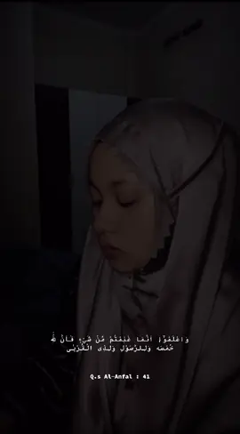 Ketahuilah, sesungguhnya apa pun yang kamu peroleh sebagai rampasan perang, maka seperlimanya untuk Allah, Rasul, kerabat (Rasul), anak-anak yatim, orang-orang miskin, dan ibnusabil, jika kamu beriman kepada Allah dan kepada apa yang Kami turunkan kepada hamba Kami (Nabi Muhammad) pada hari al-furqān (pembeda), yaitu pada hari bertemunya dua pasukan. Allah Mahakuasa atas segala sesuatu. (QS Al-Anfal:41)  - -  Pengen nyoba juga yang lagi viral semoga ga telat ya😗🙏🏻