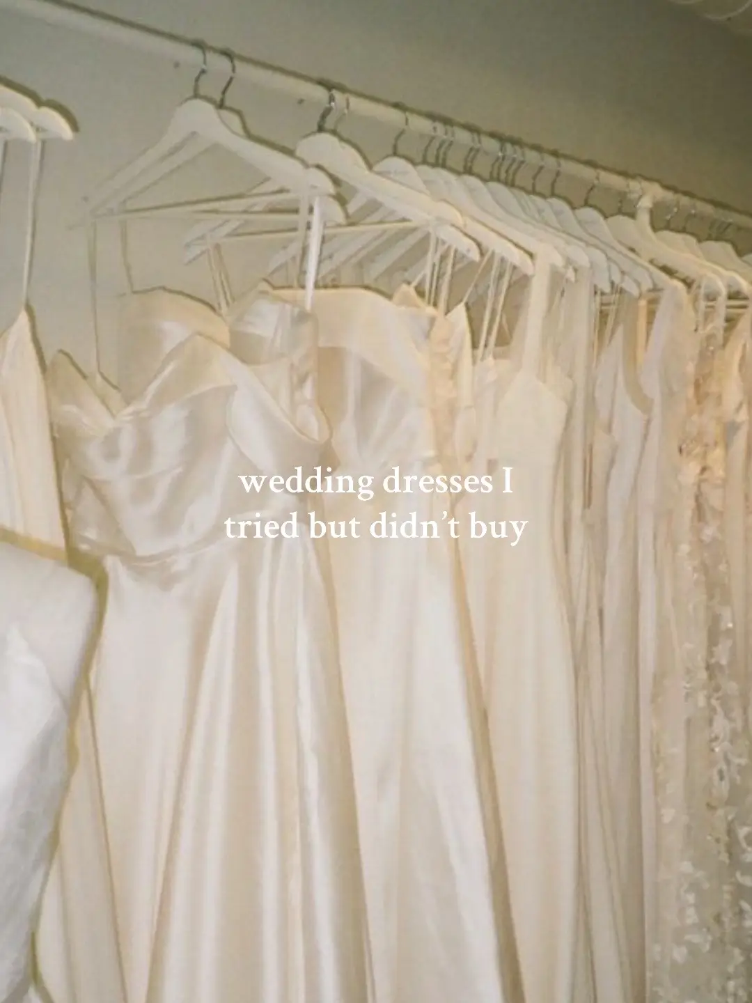 no one tells u that wedding dress shopping is one of the sweatiest days of ur life #weddingtiktok #weddingdress #weddingdressshopping #bridetobe #bridaltiktok 
