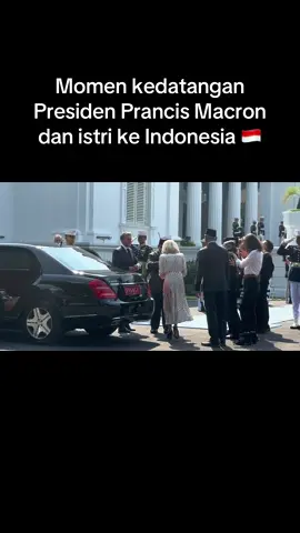 Kunjungan ini merupakan yang pertama Macron ke Indonesia di masa pemerintahan Prabowo. 🇮🇩🇫🇷 #prabowo #PresidenRI #macron #prancis #brigitte #gibranrakabuming #teddyindrawijaya 