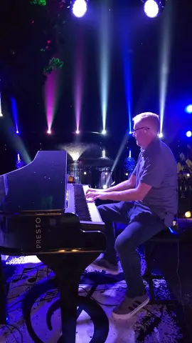 A little Honky Tonk Attitude by Joe Diffie.  #piano #Nashville #countrymusic #piano #public 