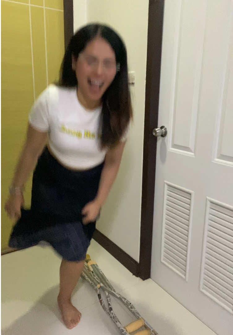 ได้ท่าก้มเก็บไม้ค้ำพอดี