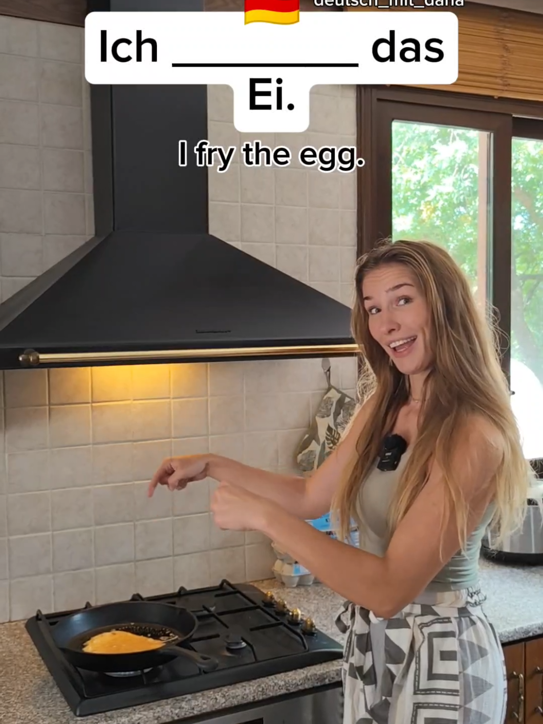 Möchtest du besser Deutsch sprechen? 🤔 #lernedeutsch #learngerman #learninggerman  #deutschland #deutschtipps #deutschmitdana #A1 #A2 #B1 #B2 #C1 #c2 #vokabelnlernen #adjektive #kaputt  #german #kochen #brutzeln 