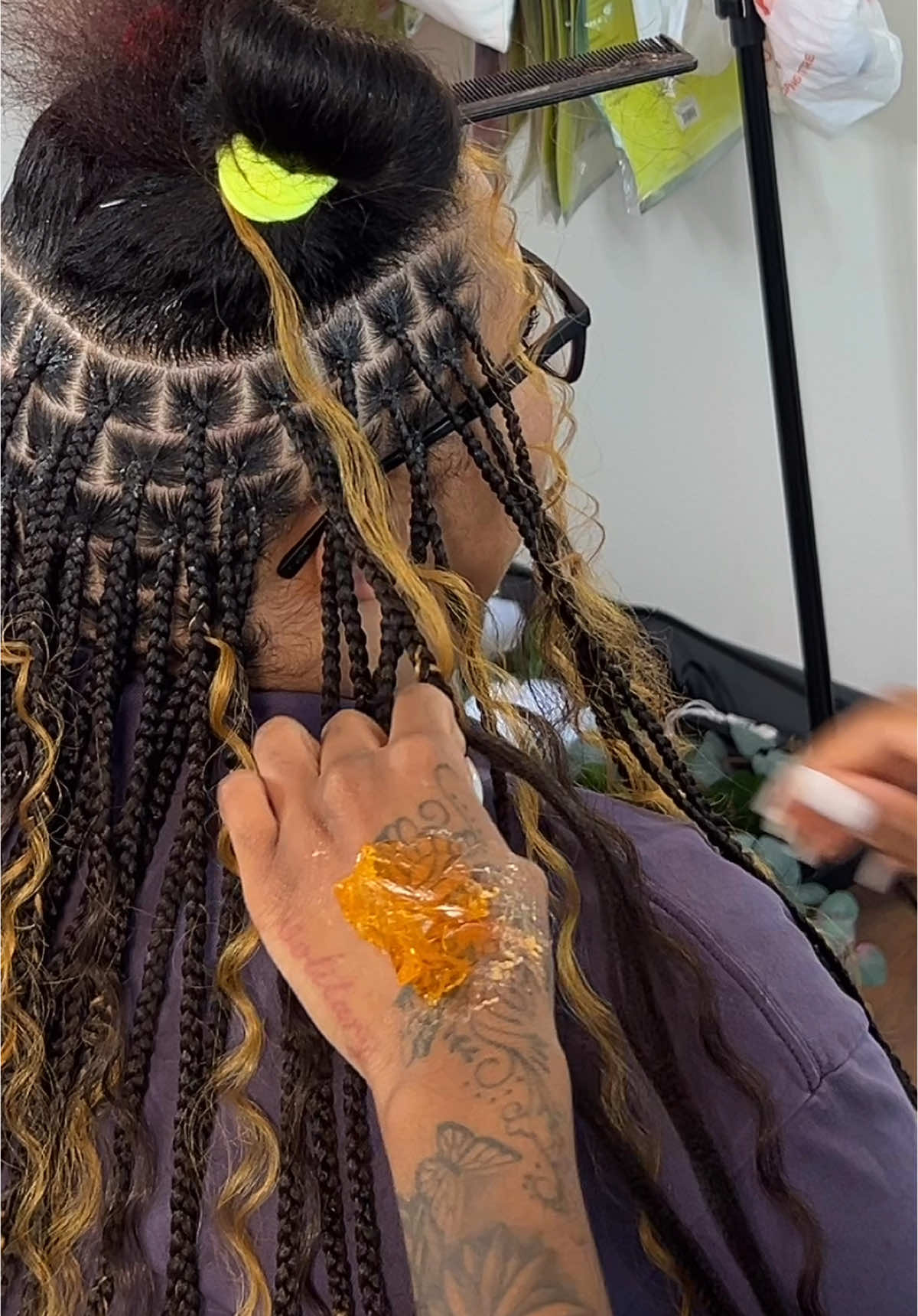 #dallasbraider #dallashairstylist #smallknotlessbraids 