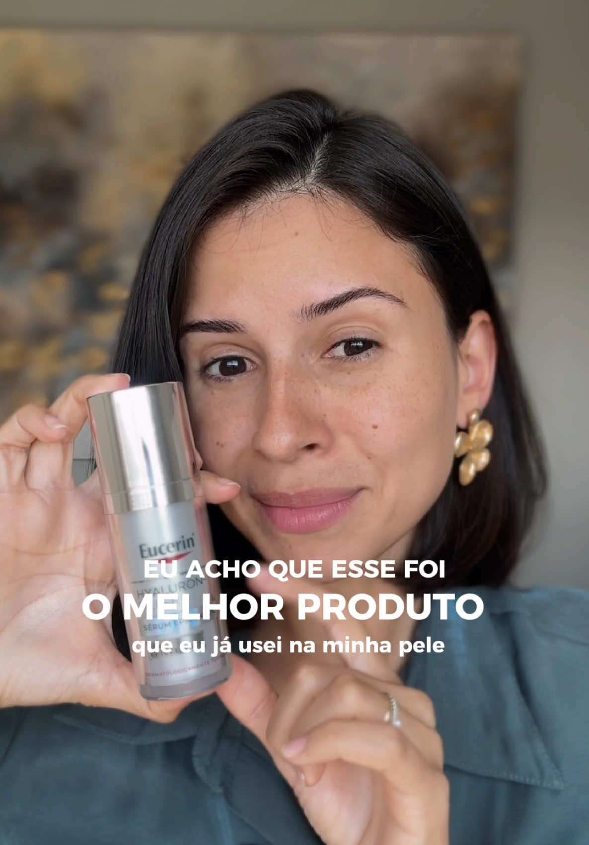Depois de 4 semanas testando o lançamento mais bombástico para pele dos últimos tempos: SÉRUM EPIGENETIC de @Eucerin Brasil, esse é meu aval! O melhor produto pra pele que já testei na vida toda, sério, sem exageros 🩶 testa e depois me conta. Você vai sentir sua pele rejuvenescer pelo menos uns 5 anos 🧬🩶  Na compra de um Epigenetics no site BELEZA NA WEB, ganhe um Sun Facial Eucerin