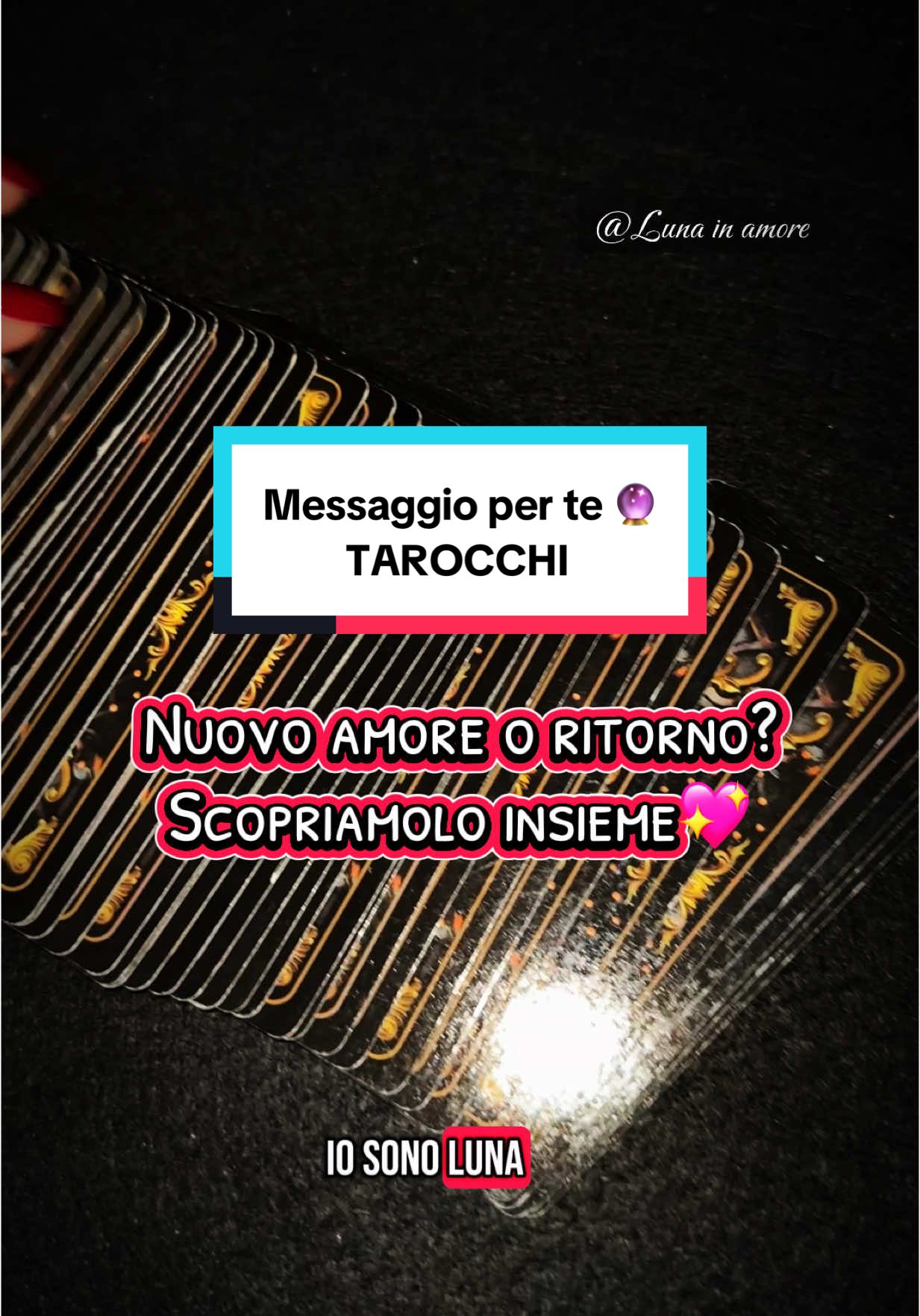 ✨ Sta arrivando un nuovo amore… o un ritorno? • questo è un interattivo e può non risuonare con tutti. Per info e consulti trovi il link in bio✨ ⚠️Occhio alle truffe, a chi si spaccia per me o vi contatta al posto mio. IO NON SCRIVO A NESSUNO⚠️  _________ #tarocchiitalia #cartomante #tarologia #tarocchiamore #energia #letturatarocchi #tarocchiamore #tarocchionline #tarologia #messaggioperte 