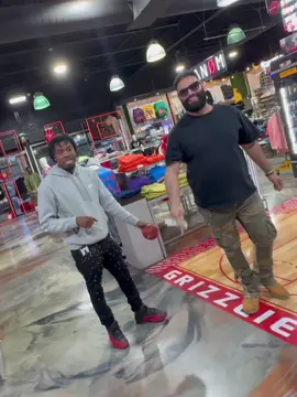 🏀💸 First one to sink the shot takes home the cash! Who's got the skills? Let the challenge begin! #CashShotChallenge #TikTokChallenge #MoneyOnTheLine #HoopsAndCash  @Treze 